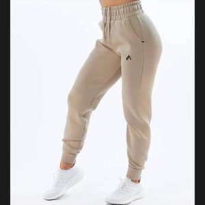 Alphalete ELMTS Relaxed Joggers NWT!